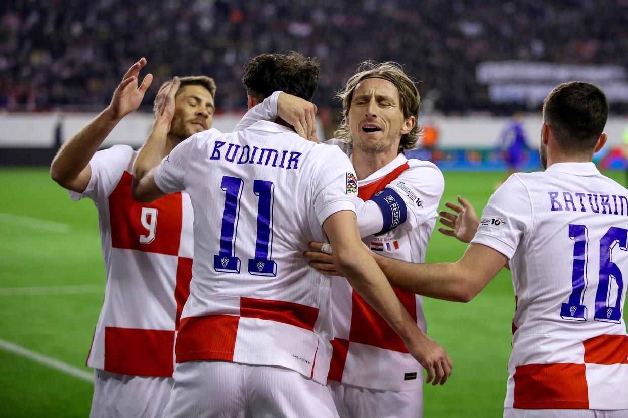 包含克罗地亚队欧预赛险胜斯洛伐克，阻挡晋级的词条