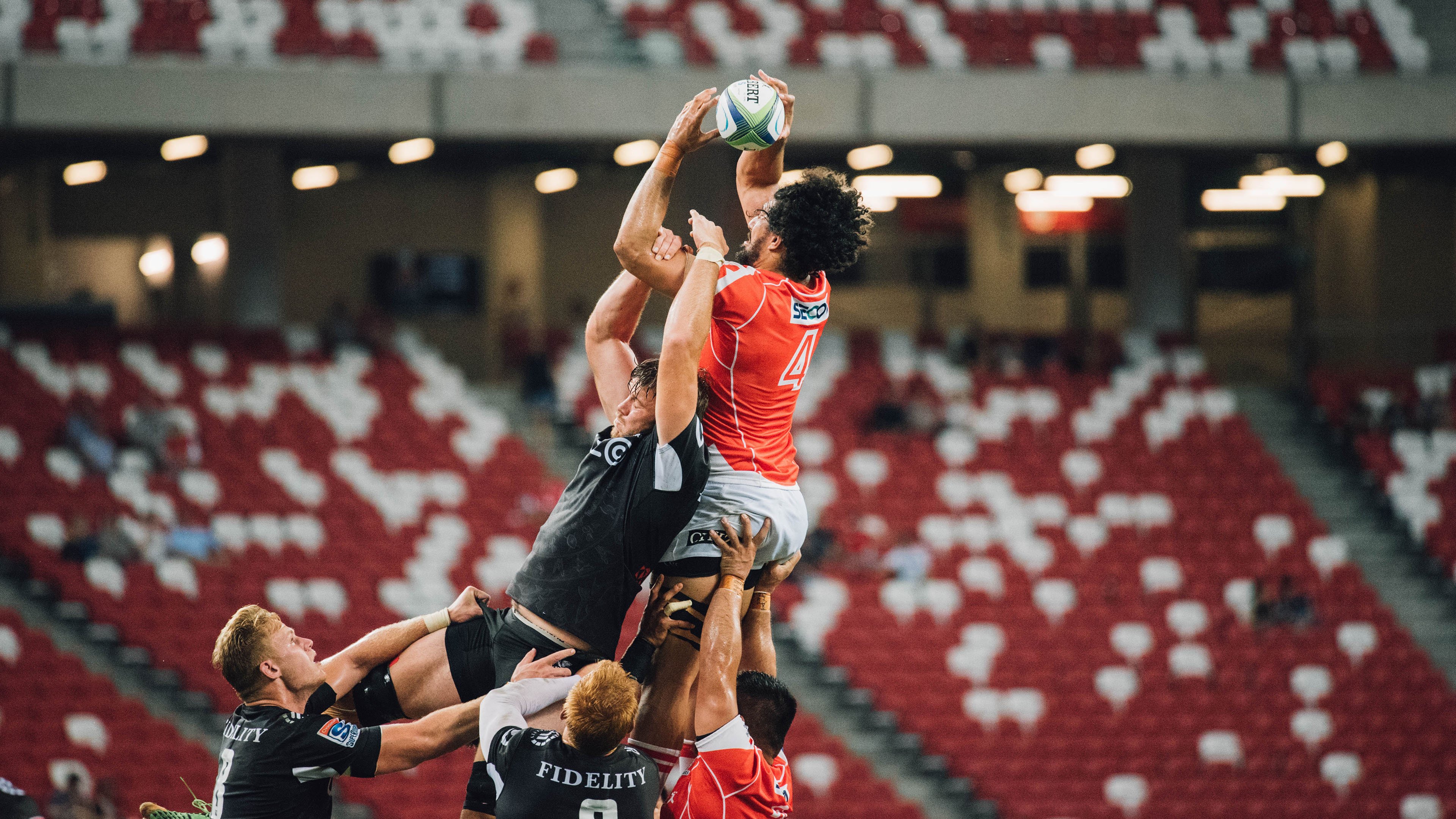 赛道与球场,当F1引擎轰鸣遇见快船破浪